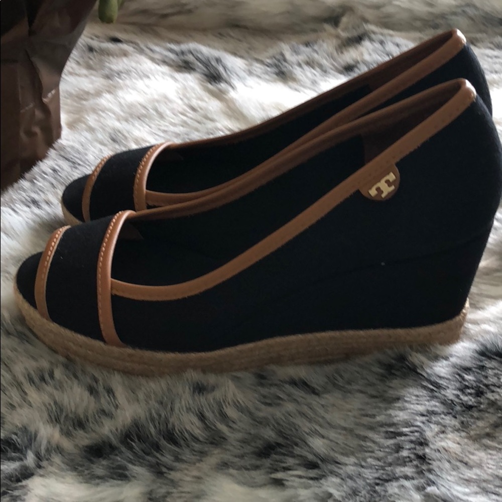 Tory Burch Majorca Peep Toe Canvas Wedge Black/Tan - Picture 4 of 8
